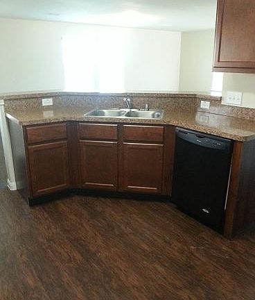 4th image of 14463 Platzer Dr