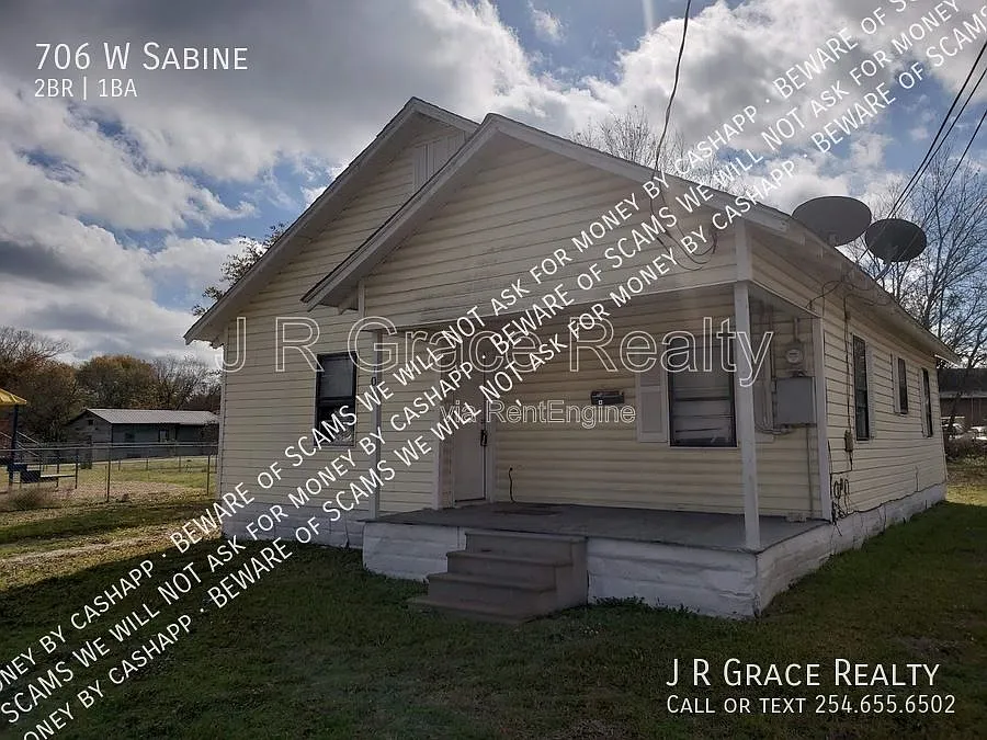 Building Photo - 706 W Sabine St