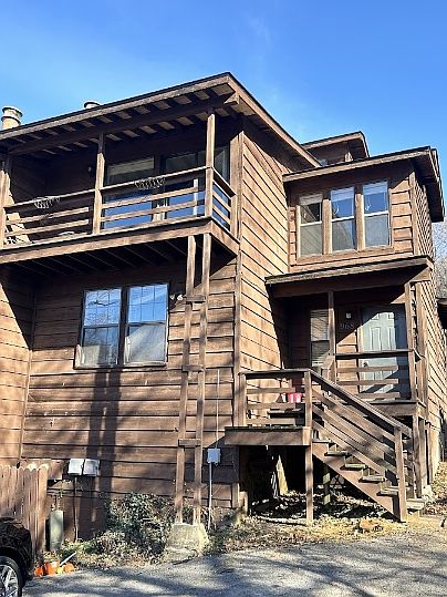 1st image of 970 N Lewis Ave #1