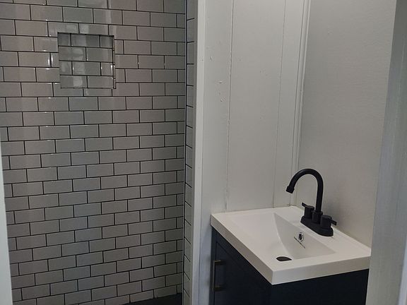 5th image of 143 Morrison St #2