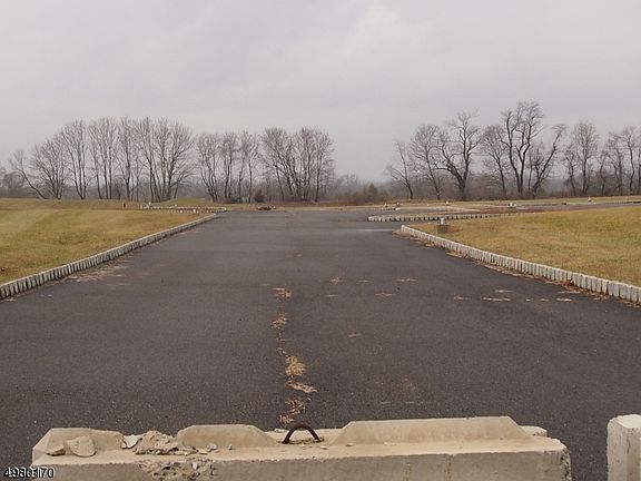 2nd image of 359 Old York Rd