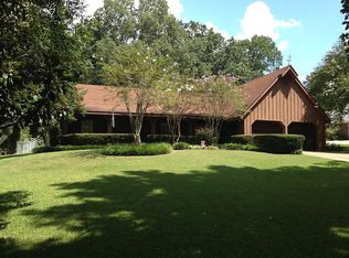 612 Hospital Rd, Starkville, MS 39759