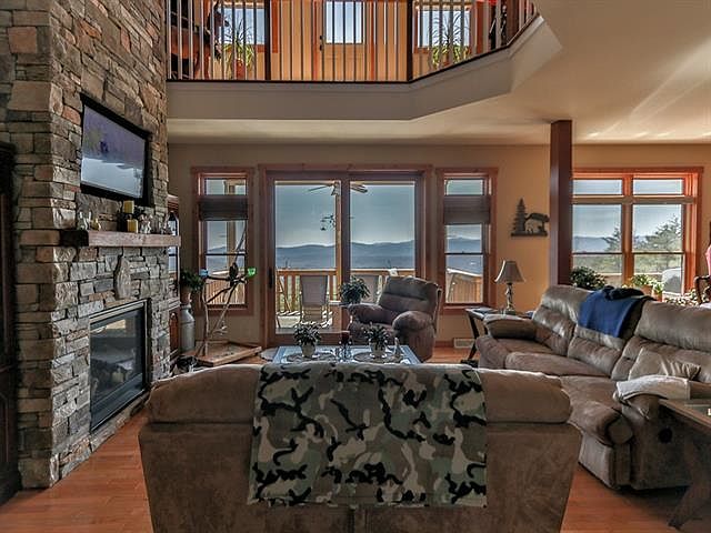 1st image of 3860 Skyline Dr