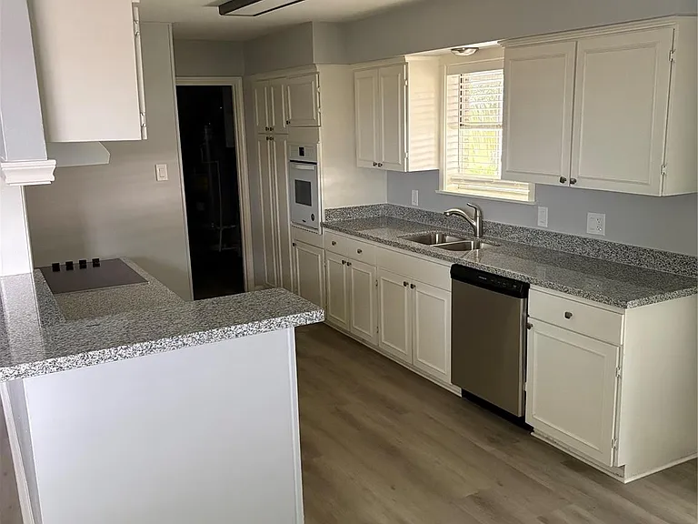 1402 Bellaire Blvd — Photo 3