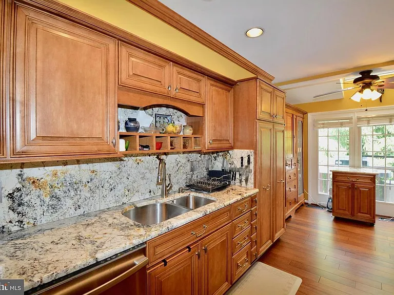 6153 Summer Park Ln — Photo 17