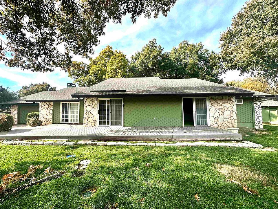 2nd image of 1307 Shady Oaks