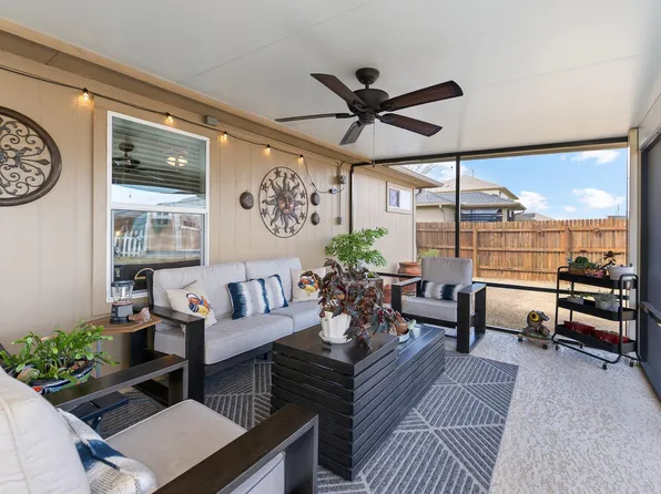 507 Luna Vista Dr, Hutto, TX 78634