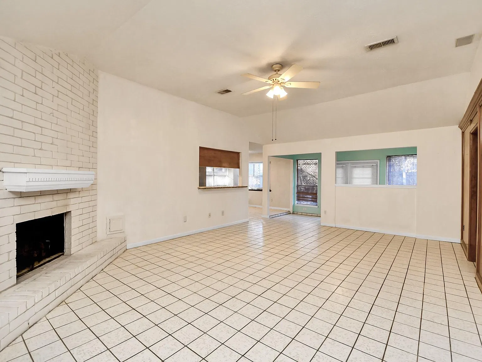 3 bed, 2.0 bath, 1712 sqft, $1,900 — Photo 4