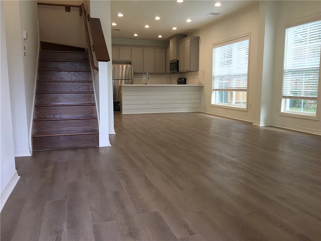 5 bed, 1999 sqft, $5,650 — Photo 3