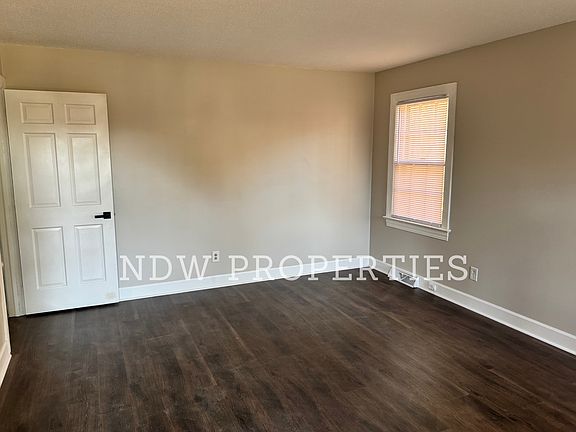 2nd image of 1408 N Oakwood Dr