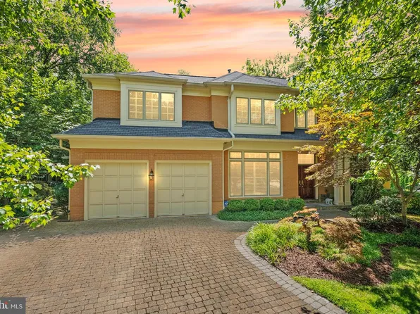 7016 Winterberry Ln, Bethesda, MD 20817