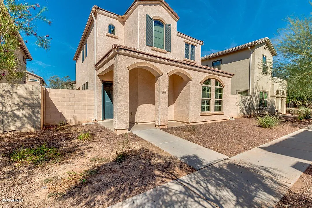 4 bed, 2.5 bath, 1991 sqft, $2,400 — Photo 1