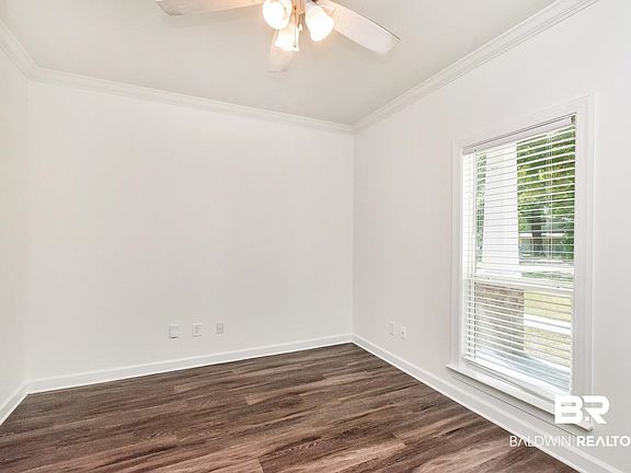 5th image of 205 Pine Ave E