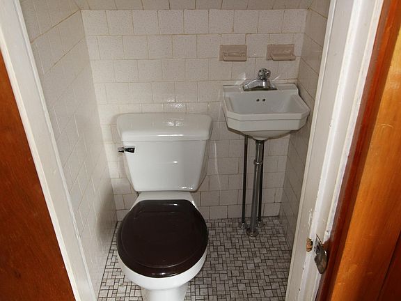 4th image of 23 South St #1