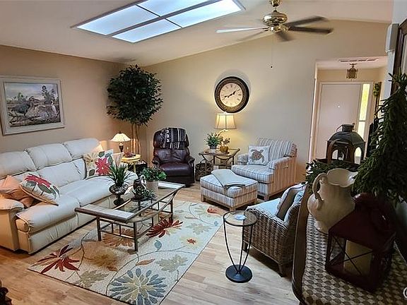 5th image of 308 Shangri La Cir