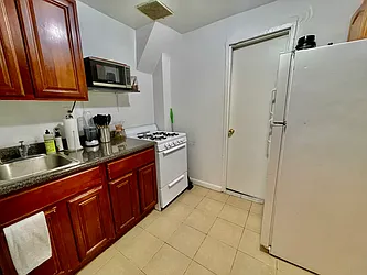 Rented by R New York