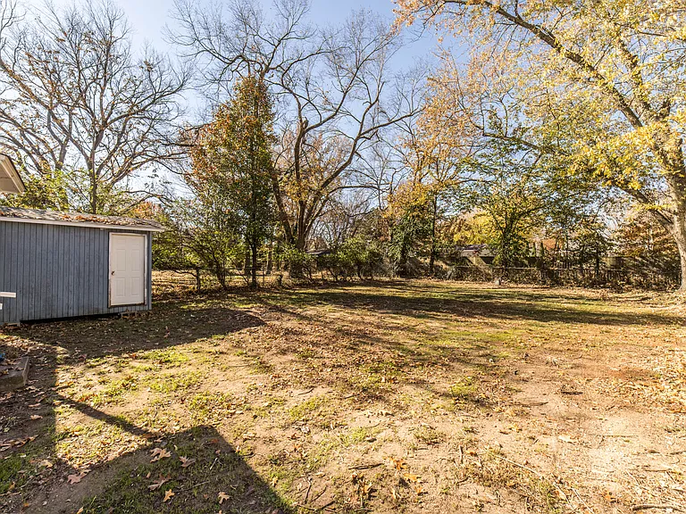 717 NW A St — Photo 19