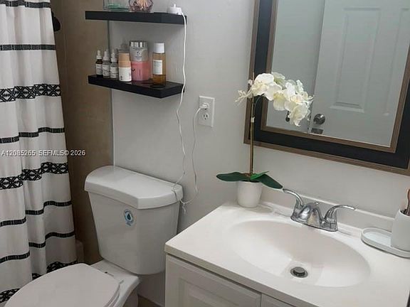4th image of 42 W 7th St #202