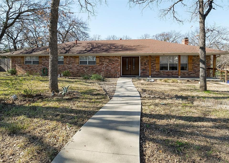 1st image of 1202 Woodridge Cir
