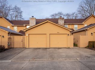 904 Oakbridge Dr, Hurricane, WV 25526