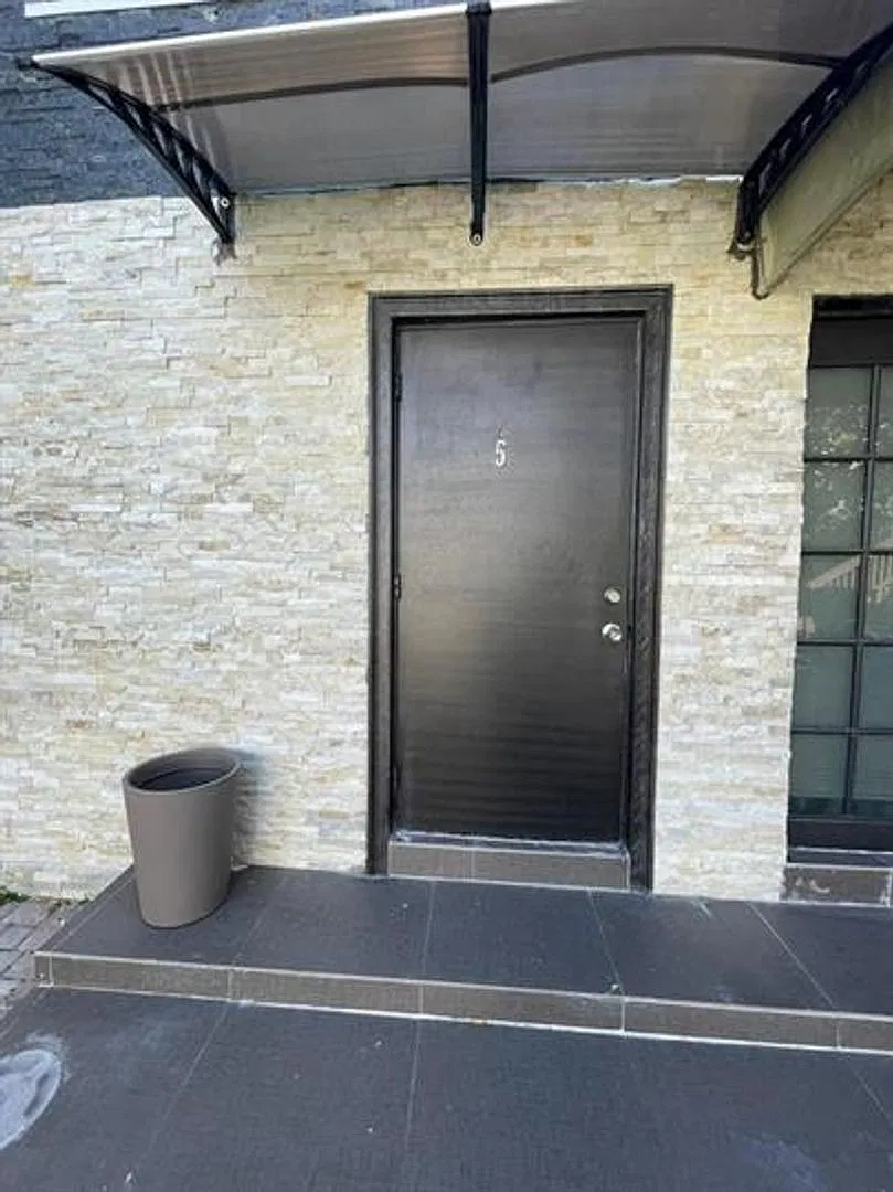 22 Southeast 10th Terrace — Photo 2