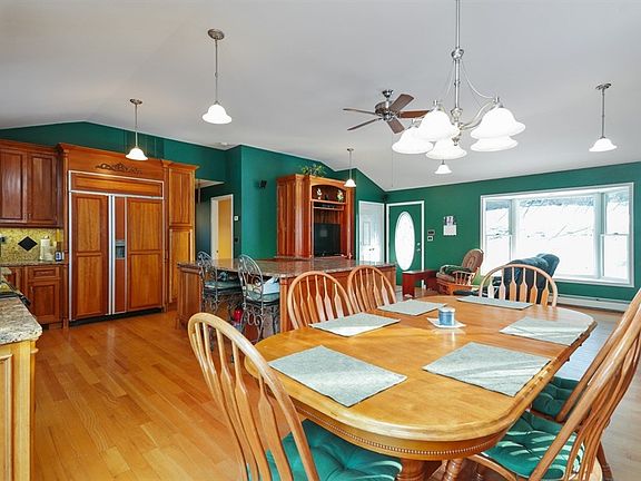 3rd image of 13 Elm Dr