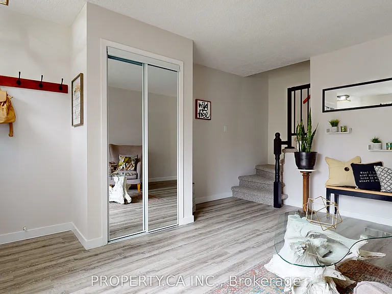 610 George St N #5 — Photo 8
