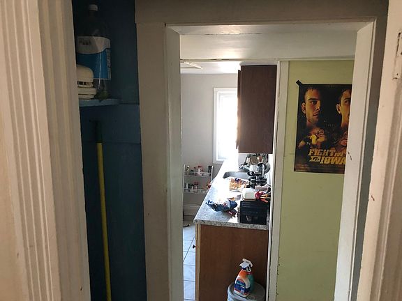 mini hall between kitchen and living