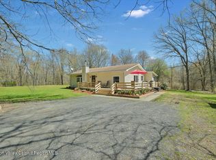 17 Lattimer Ln, Shawangunk, NY 12589