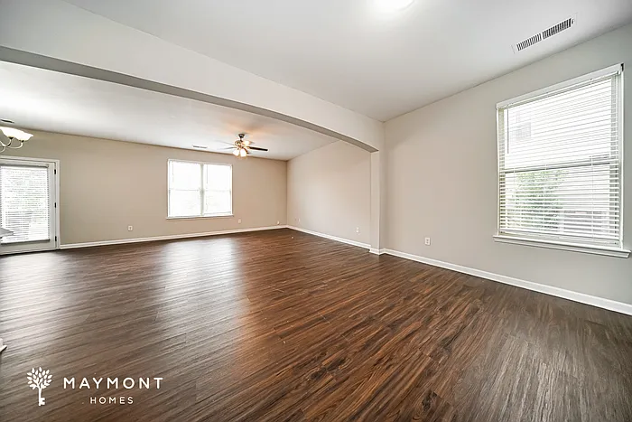 4 bed, 2.5 bath, 2200 sqft, $2,095 — Photo 4