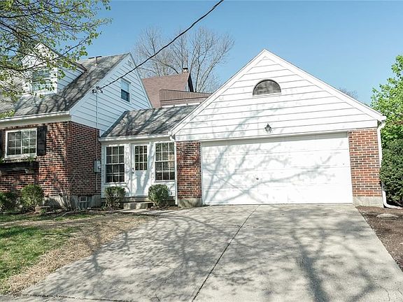 3rd image of 1321 Delaine Ave