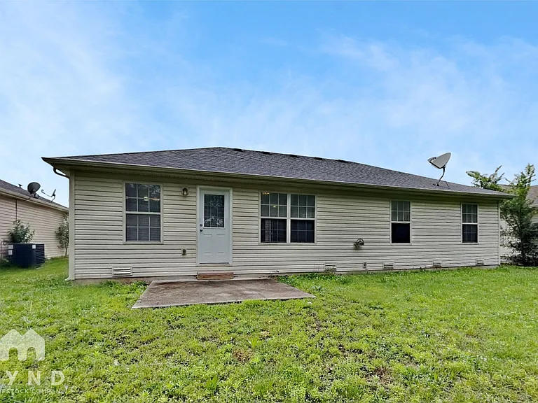 624 S Mahn Ave — Photo 16