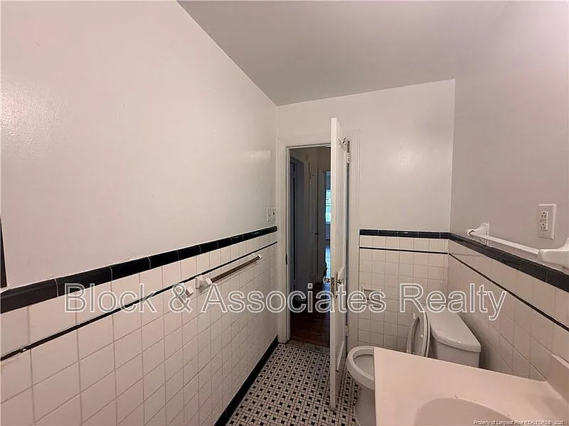 2 bed, 1.0 bath, $1,400 — Photo 4