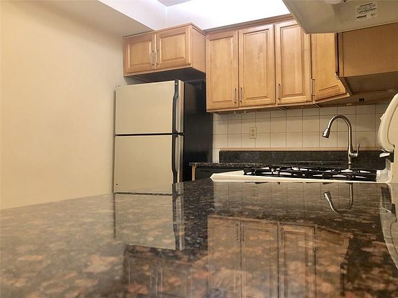 4th image of 1046 Ovington Ave APT 2B