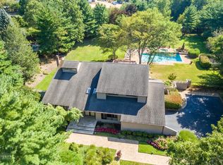 3 Landaulette Ct, Melville, NY 11747