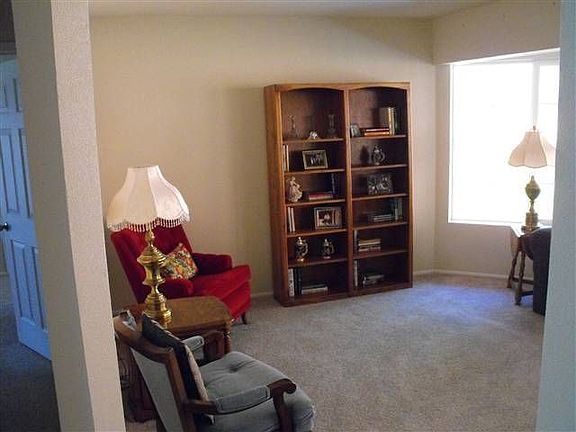 4th image of 16796 Finch Way