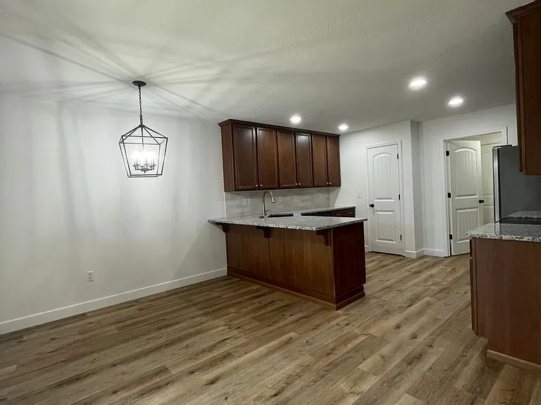 1350-1352 W Kirkwood St — Photo 6