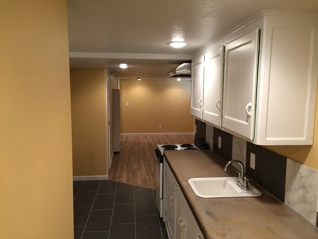 511 Eddy - Bsmt — Photo 4