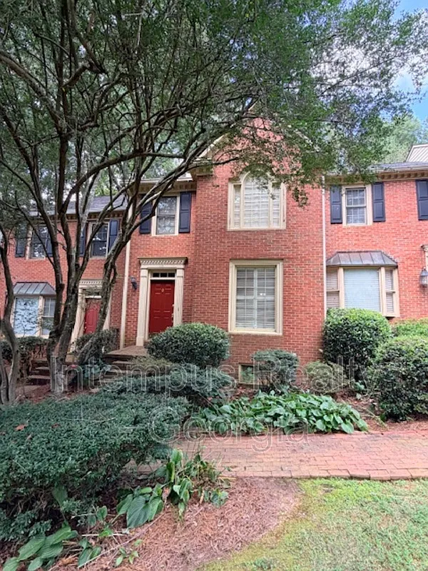 2 bed, 2.5 bath, 1592 sqft, $2,100 — Photo 2