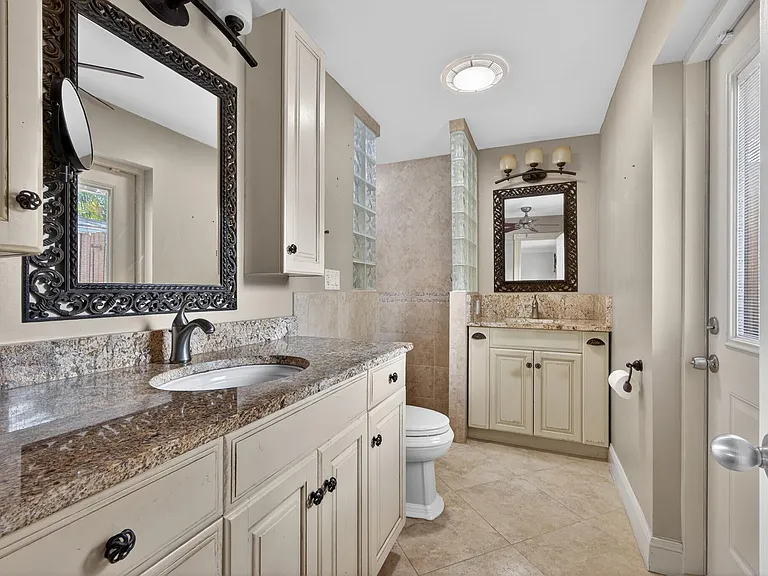 701 SW 5th St #701 — Photo 8