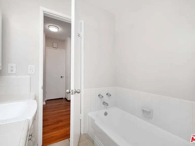 1023 N Laurel Ave #2 — Photo 10