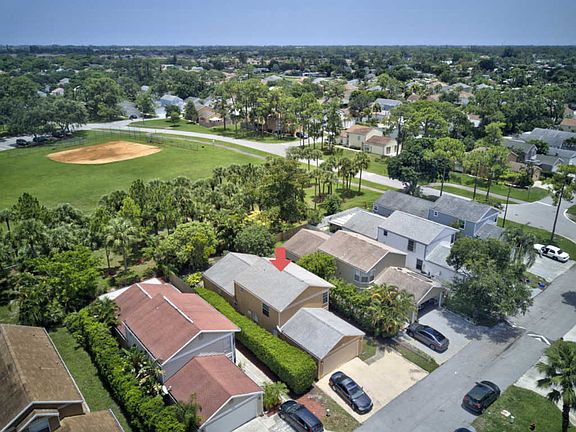 5th image of 1332 Strawberry Ln