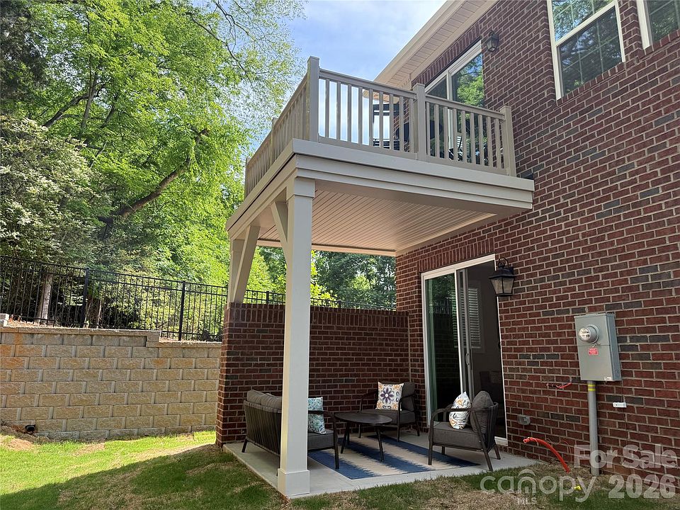 1st image of 12123 Lavinia Ln