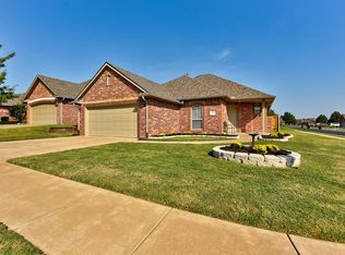 801 SW 38th St, Moore, OK 73160