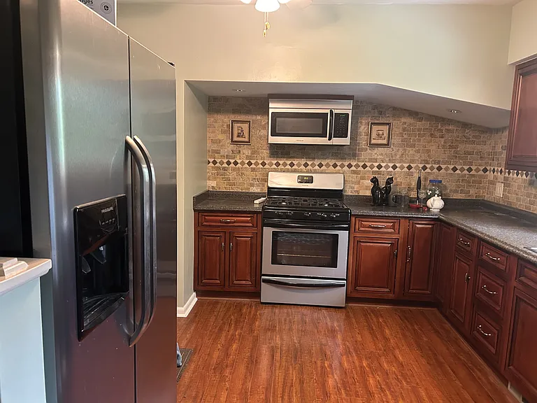 8 Glenwood Ave — Photo 4
