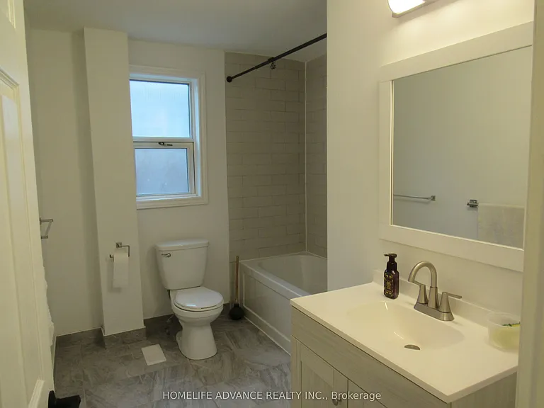14 Graham Ave S — Photo 5