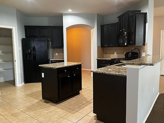 5th image of 1109 Bexar Ave