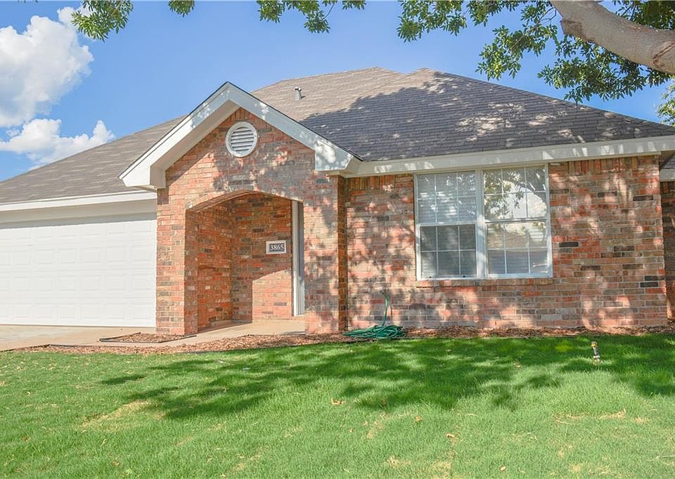 1st image of 3865 Notre Dame Cir