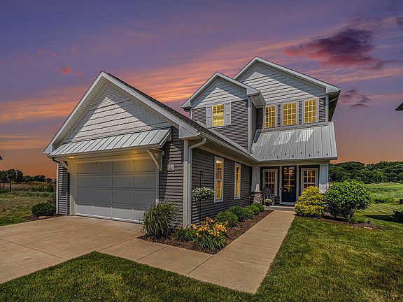 2nd image of 543 Emerald Ct