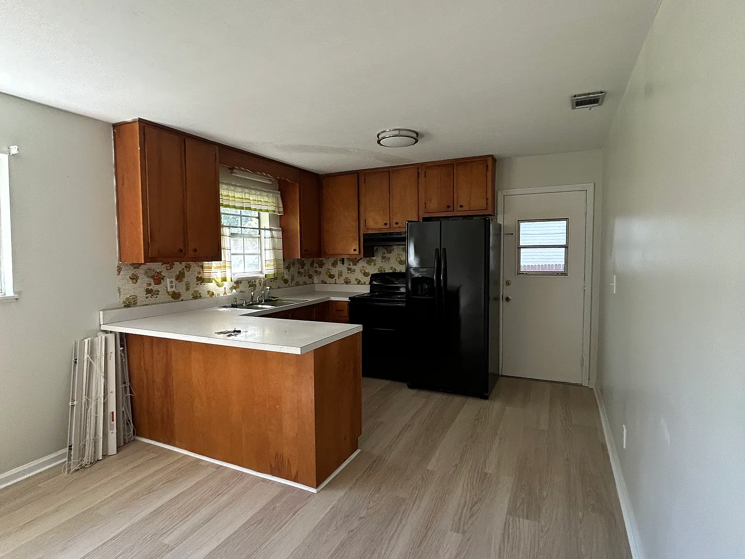 3 bed, 1080 sqft, $1,095 — Photo 3